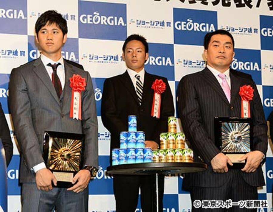 左から大賞受賞の大谷翔平、松井裕樹、特別賞の山本昌