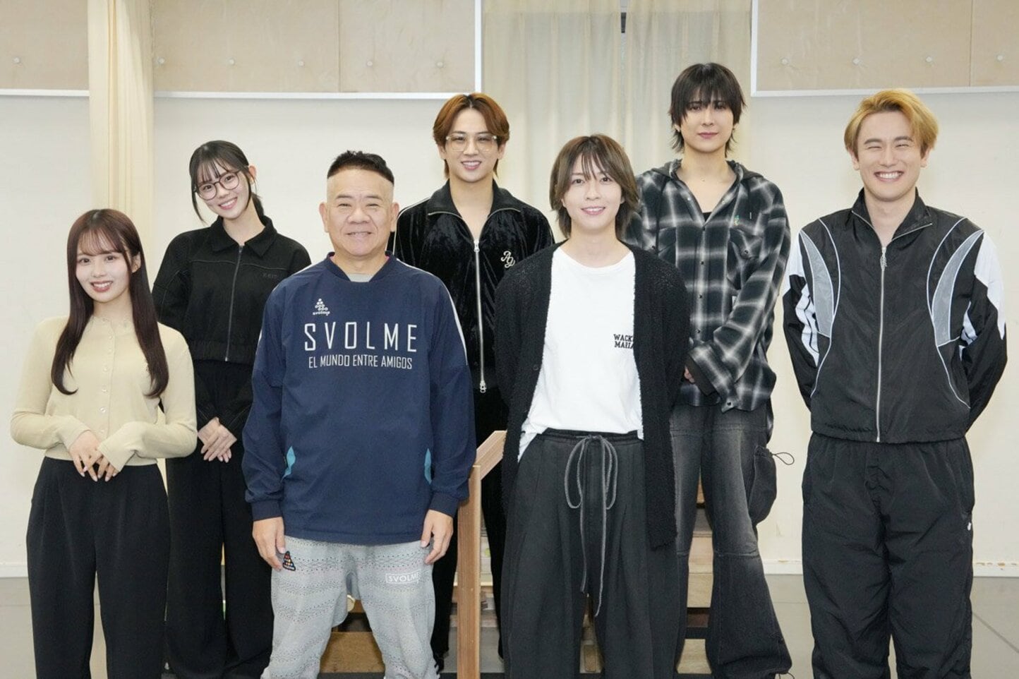 舞台「ロボコォォォン！－ＲＯＢＯＴ　ＣＯＯＯＮＴＥＳＴ!－」の稽古中取材会に出席した出演者たち