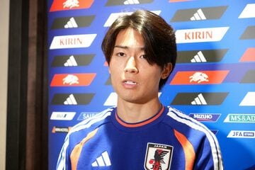 前を向く中村敬斗