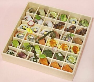  おうち花見が盛り上がる「お花見ロール寿司弁当」（写真は３～４人用４９００円）