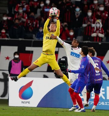  長身が大きな武器となるＦＣ東京のＧＫ波多野(中)