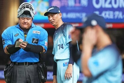 投手出身の西武・西口監督(中)の〝ポリシー〟が２位争いの大きな力になっている