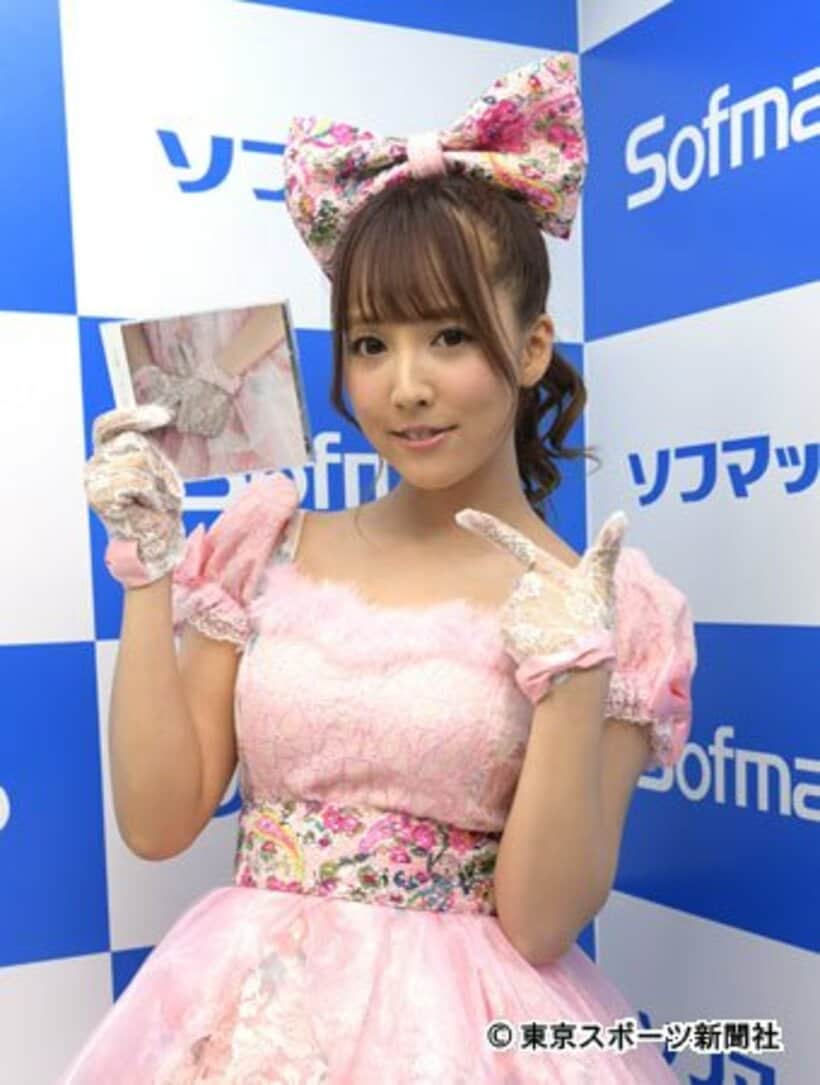 ＣＤデビューイベントを行った三上
