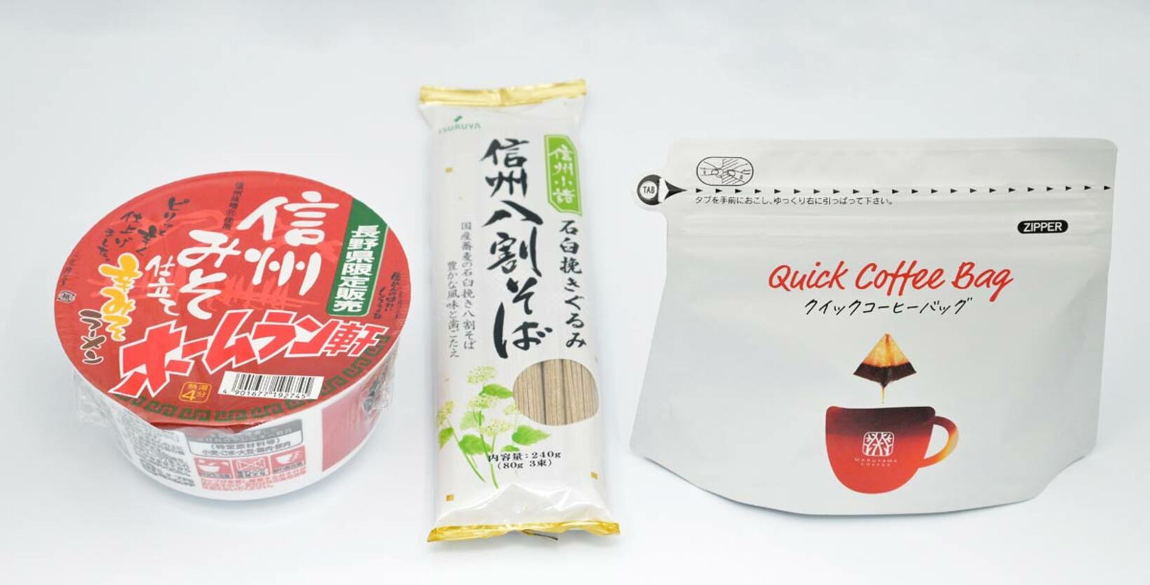 軽井沢の丸山珈琲の商品（右）も人気だ
