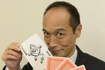 【写真】13年前…ジョーカーを手にする東国原氏