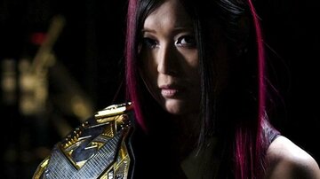  王座戦にリア・リプリーを指名した紫雷イオ（©２０２０-WWE,-Inc.-All-Rights-Reserved.）