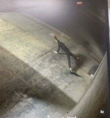 入念にヨガする犯人（インスタグラム@phillippasbakeryから）