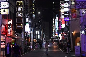 ホスト店立ち並ぶ新宿・歌舞伎町