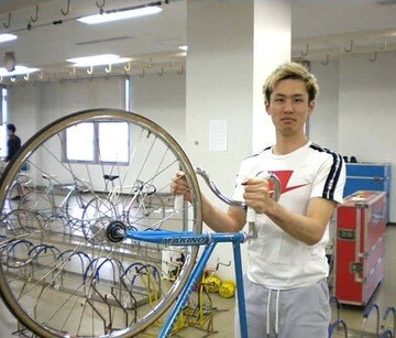  今回は新車で参戦の森川康輔。師匠・浅井雄三の前でしっかりとした走りを見せる