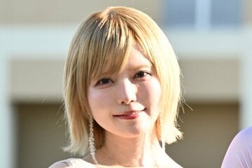 益若つばさ