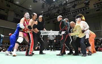 ラダーで押し合う両軍