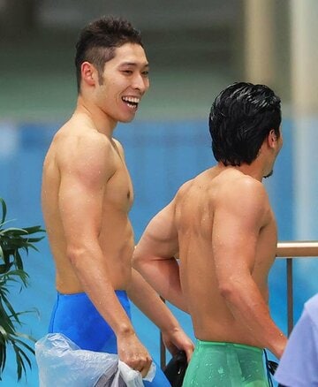  笑顔で引き揚げるこの組１位の萩野公介（代表撮影）