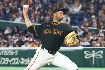 ９回の守護神マルティネスまで、巨人のリリーフ陣は６回以降を無失点リレーでつないだ.