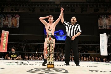 トーナメントを制した青木