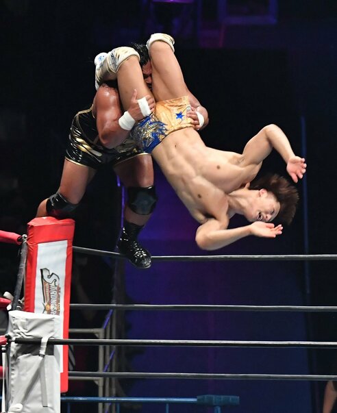 新日本】飯伏がジェフ・コブとの一騎打ちに激勝 「まだまだやりたい