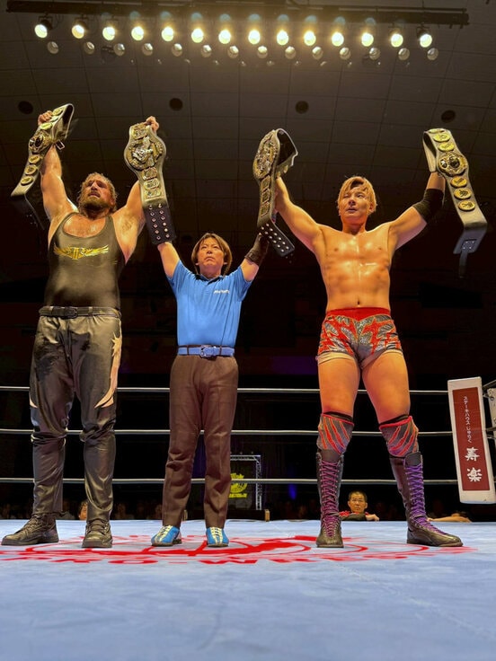 世界タッグ王座初防衛に成功したタロース（左）と綾部蓮（提供写真）