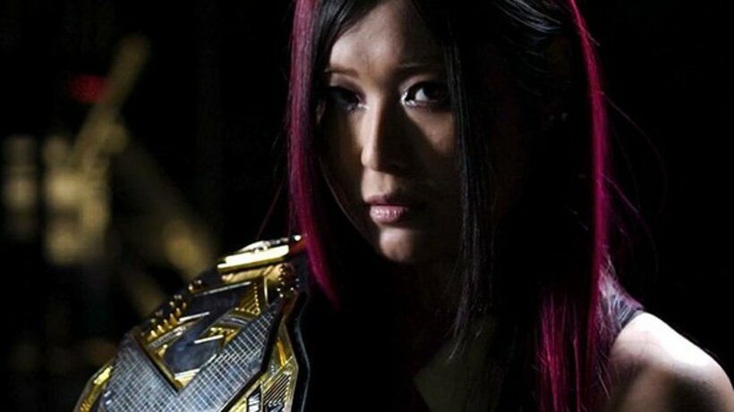  王座戦にリア・リプリーを指名した紫雷イオ（©２０２０-WWE,-Inc.-All-Rights-Reserved.）