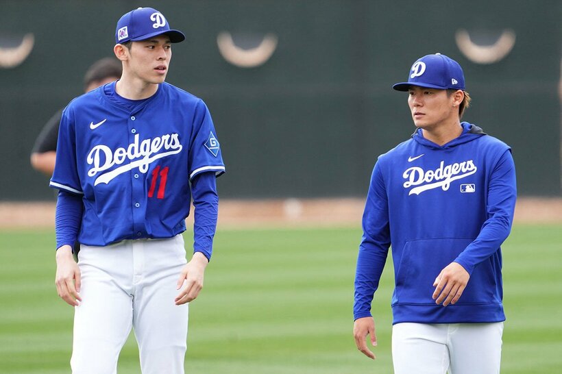 ドジャースの佐々木朗希（左）と山本由伸（ロイター）