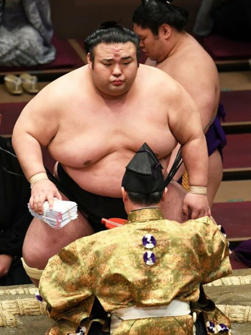  はたき込みで全勝を守った貴景勝