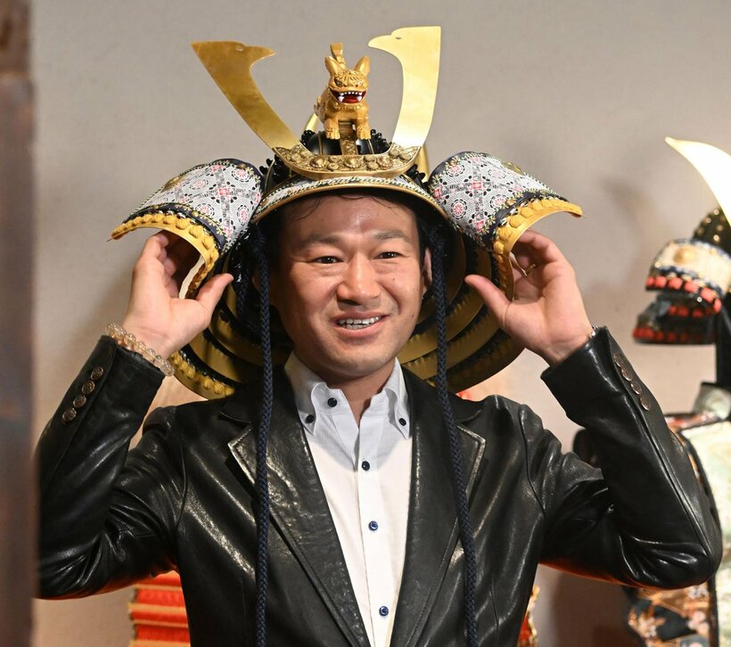 兜をかぶる田ノ上社長