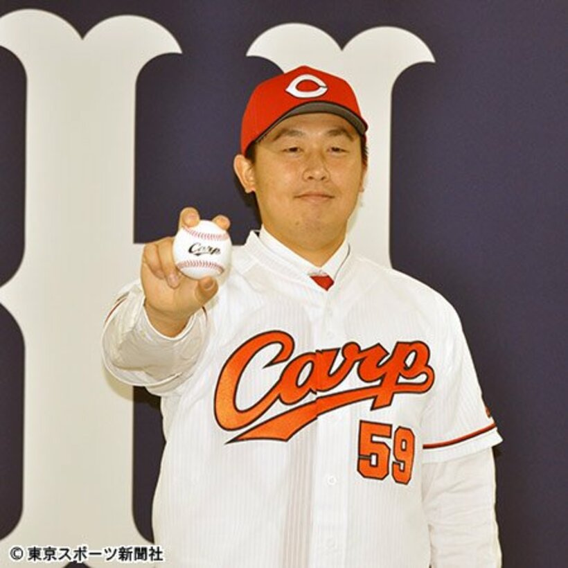  入団会見を行った菊池保