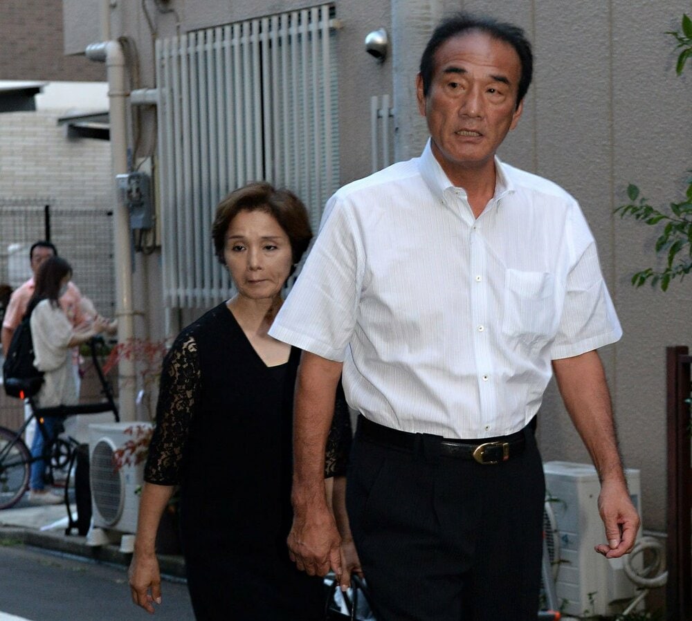 二所ノ関親方（若嶋津）とみづえ夫人（２０１６年）