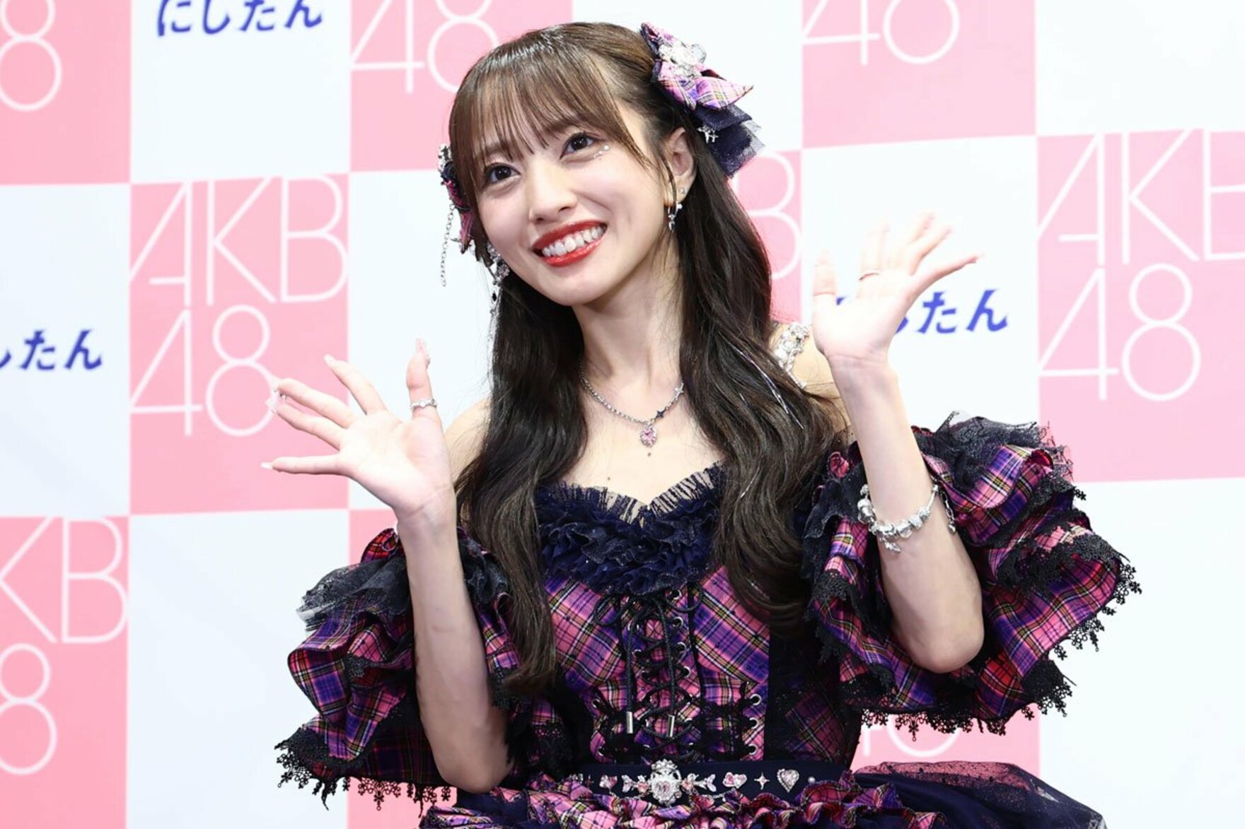 卒業コンサートを終え、笑顔全開の向井地美音