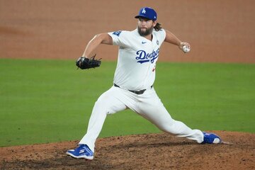 総力戦！レジェンドのカーショーもリリーフ登板した（ロイター）