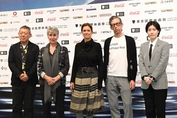 左から柳島克己、マリークリスティーヌ・ドゥ・ナヴァセル、ジュリー・テイモア、ジョアン・ペドロ・ロドリゲス、シム・ウンギョン