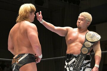 試合後に詰め寄る大岩陵平（左）とＹｕｔｏ―Ｉｃｅ