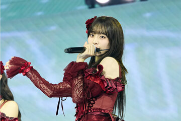 ロングヘアで登場した冨田菜々風