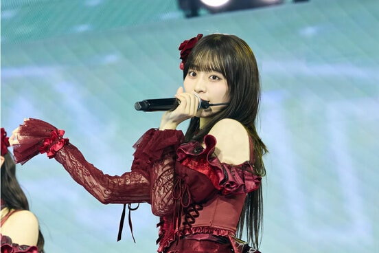 ロングヘアで登場した冨田菜々風