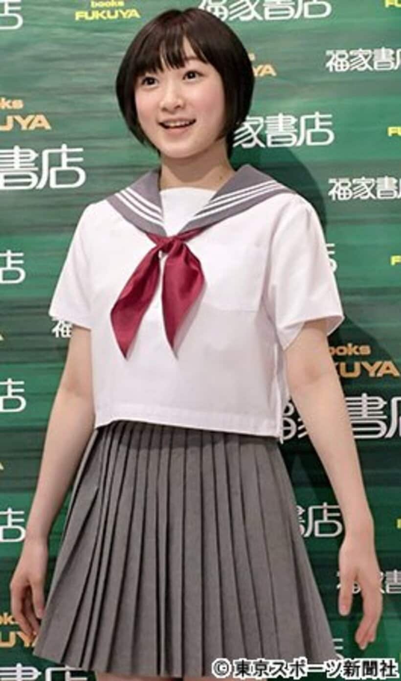 初ソロ写真集の発売記念イベントを開いた宮本佳林