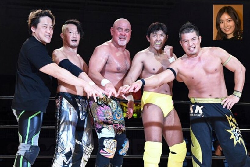  左から宮本裕向、丸藤、武藤、船木、望月のエムズアライアンス(顔写真は松井珠理奈)