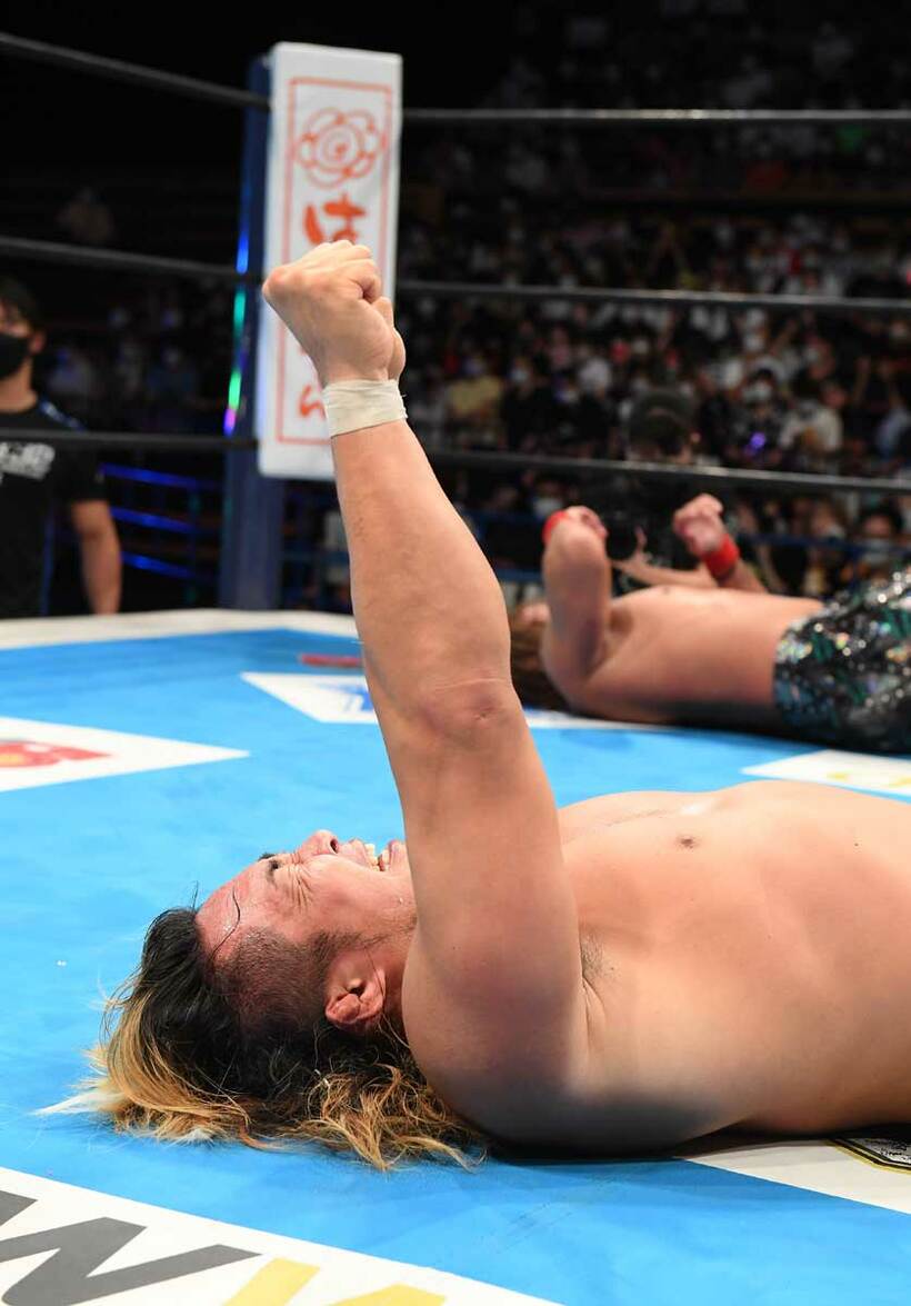  内藤戦初勝利の棚橋は拳を突き上げた（東スポＷｅｂ）