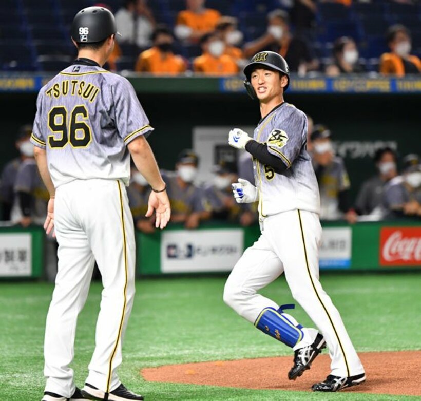  初回に先制６号を放った阪神・近本