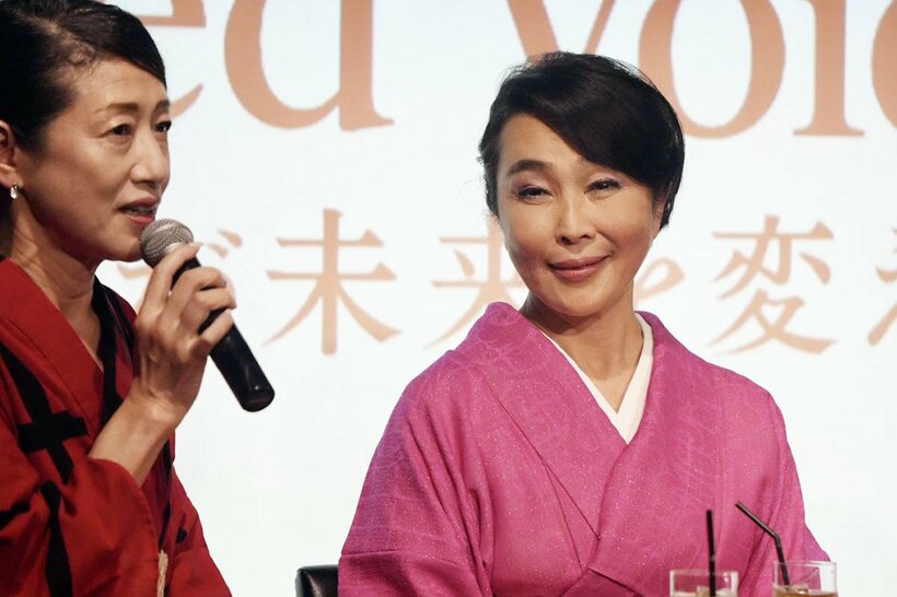 トークセッションを行った田島みわ氏と女優の篠原あさみ（左）