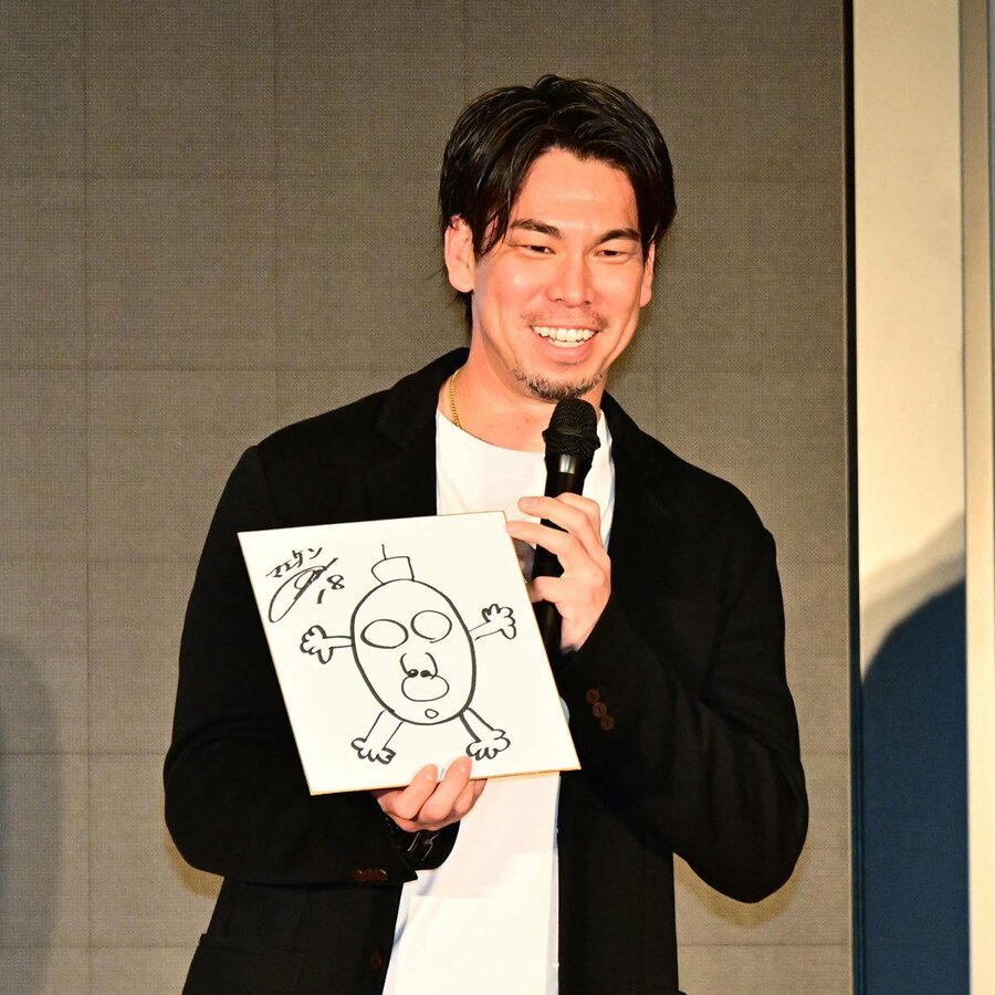 小倉競輪のキャラクター「かねりん」のイラストを披露した前田健太
