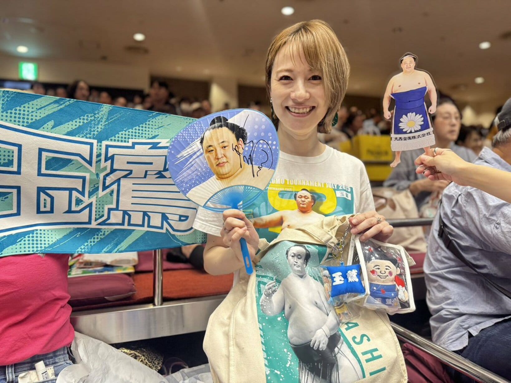 玉鷲の応援のために、グッズ持参で国技館観戦に訪れた宮島咲良