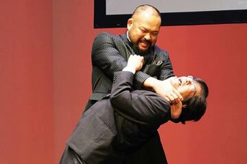 木谷社長の首を絞めるオーカーン