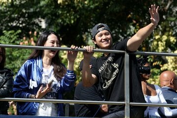 大谷翔平と真美子夫人（ロイター）