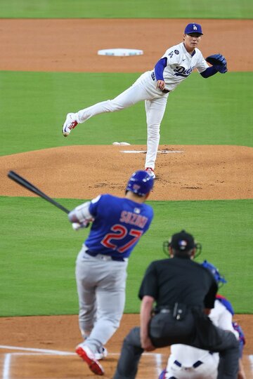 初回に鈴木誠也を打ち取った山本由伸