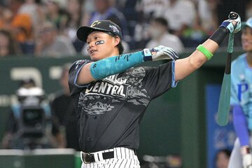 球宴第１戦の前のホームラン競争に出場した阪神・森下翔太