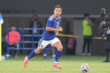 後半からピッチに立った長友佑都