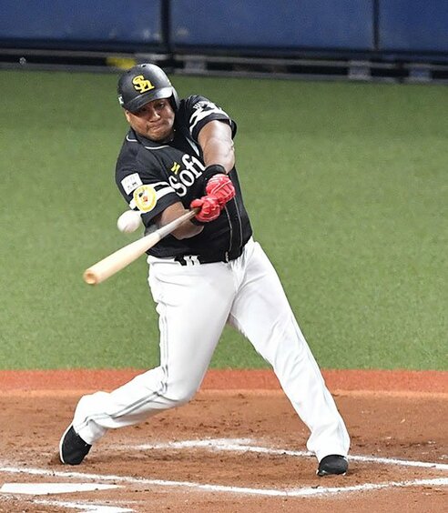 日本S・第2戦】鷹のキューバコンビ2発8打点の大暴れ！デスパイネは