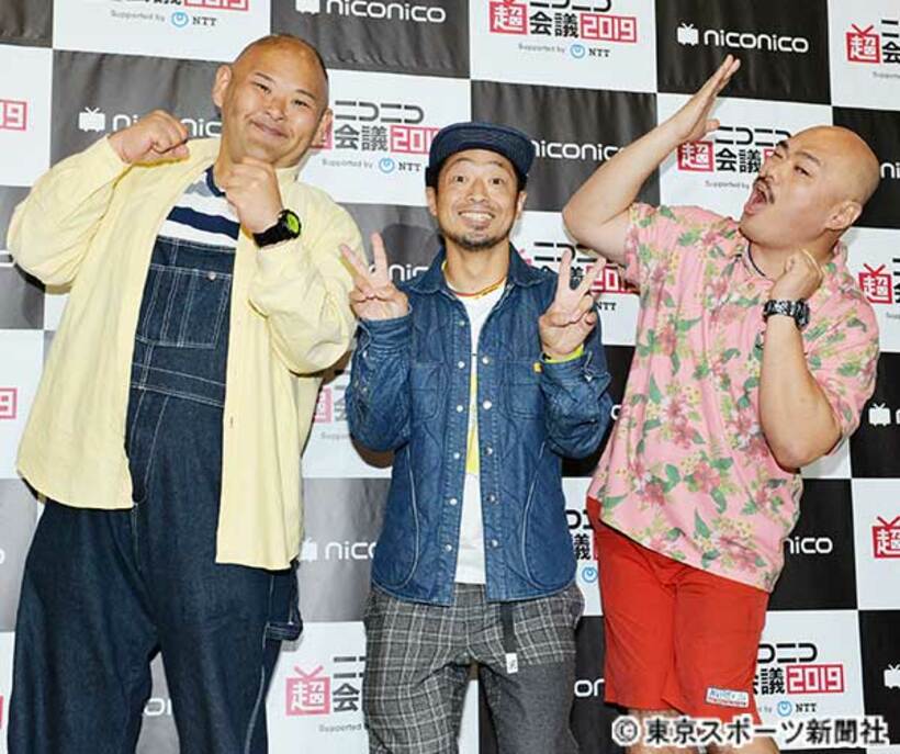  左からＨＩＲＯ、団長安田、クロちゃん