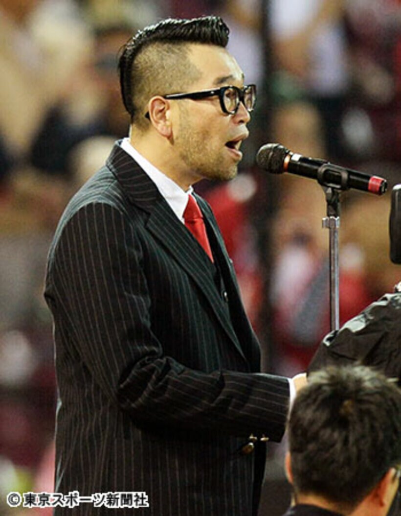 国歌独唱を行った槇原敬之