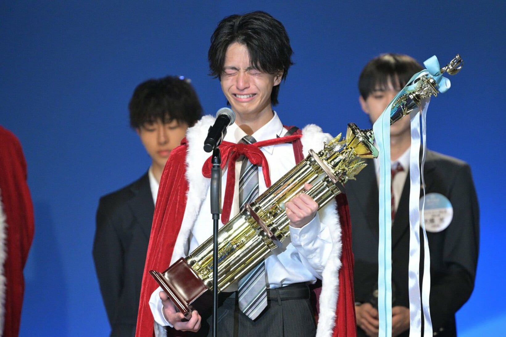 うれしすぎて号泣する楢崎悠亮さん
