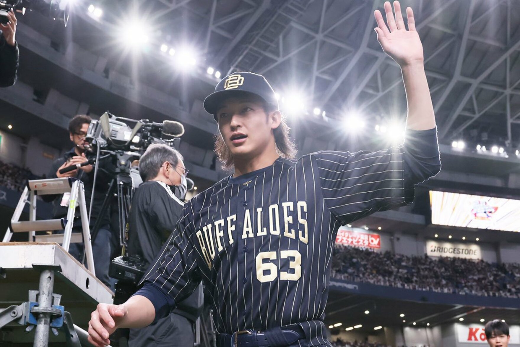 ファン感謝デーでサードユニホームを披露したオリックス・山崎颯一郎