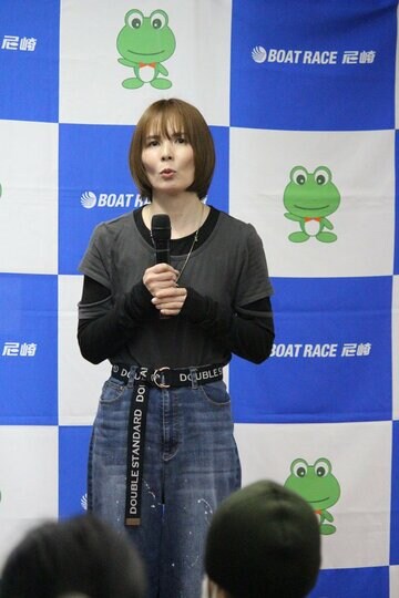 トークショーを行った堀之内紀代子